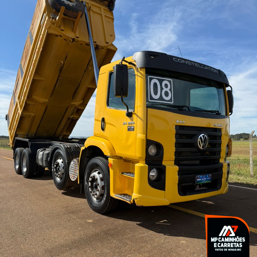 VOLKSWAGEM 24.250 BITRUCK NA CAÇAMBA 